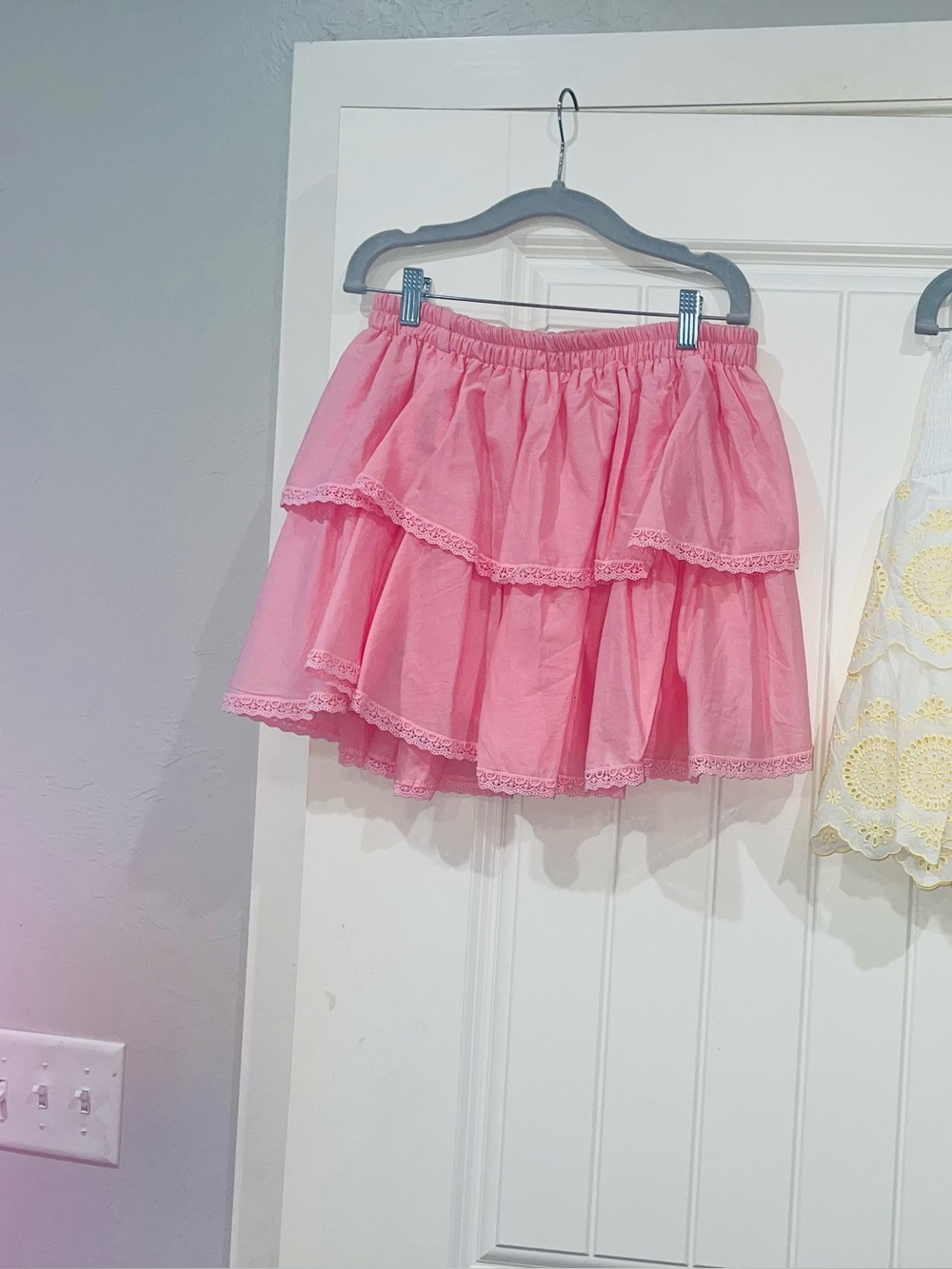 Francesca's Collections Pink Tiered Lace-Trim Mini Skirt